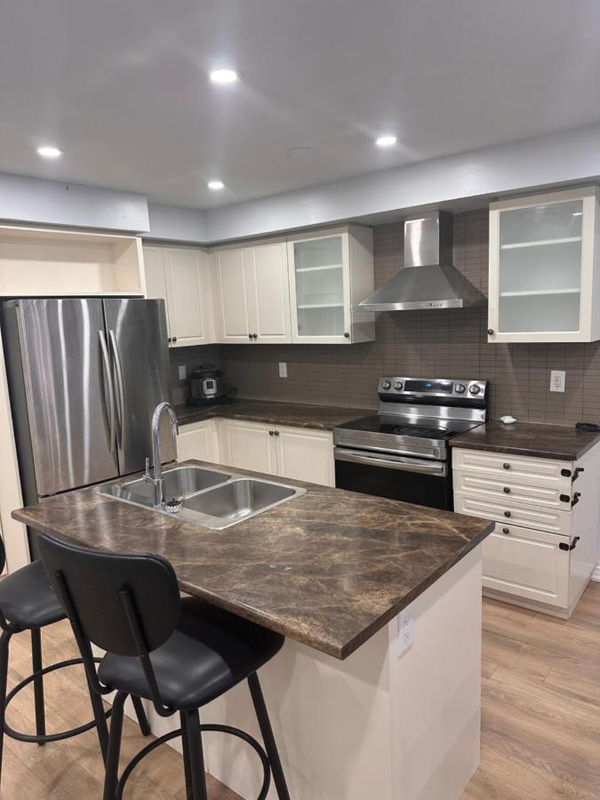 Cmoney Beautiful Home 2 Brampton Exterior photo